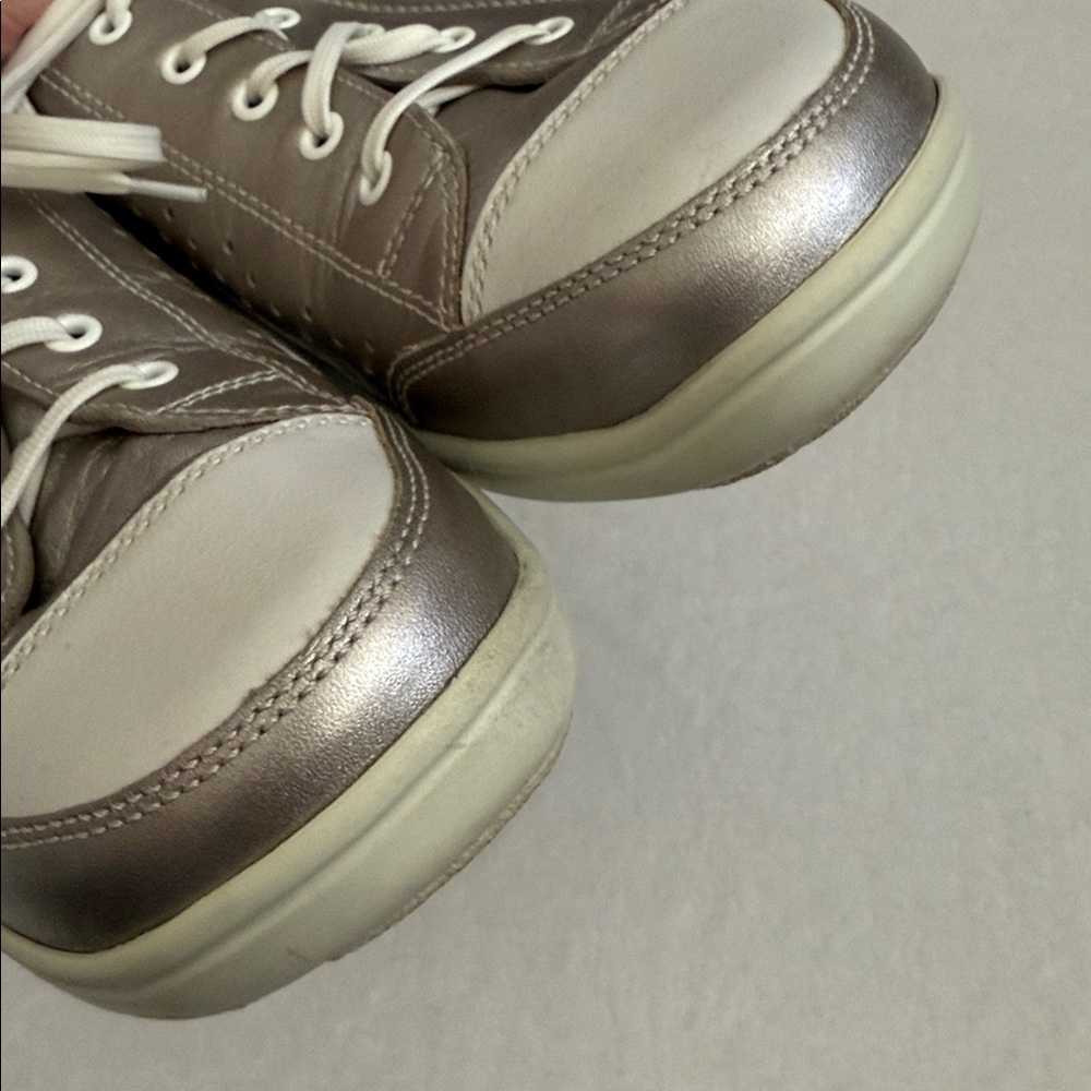 Finn Comfort | Charlotte Perforated Leather Sneaker Silver/White (EU 41/US 10) - Picture 4 of 15
